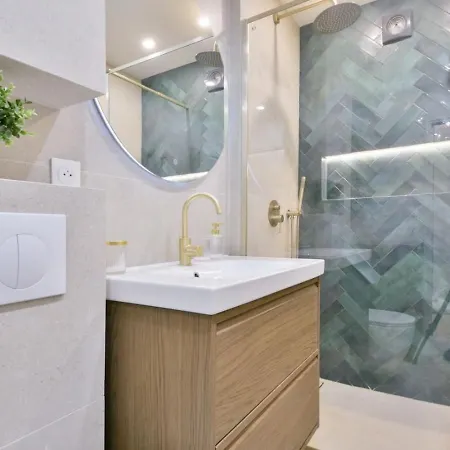 Luxury With Stunning Eiffel Tower View Apartment